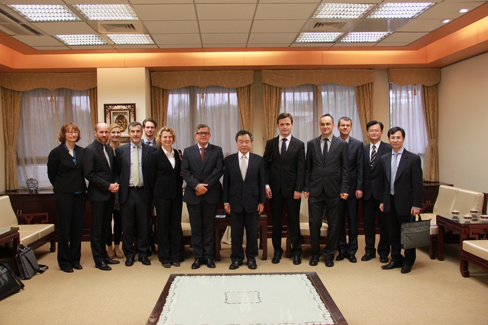 2014年11月27日歐盟之官員馬耶夫斯基大使拜訪本部